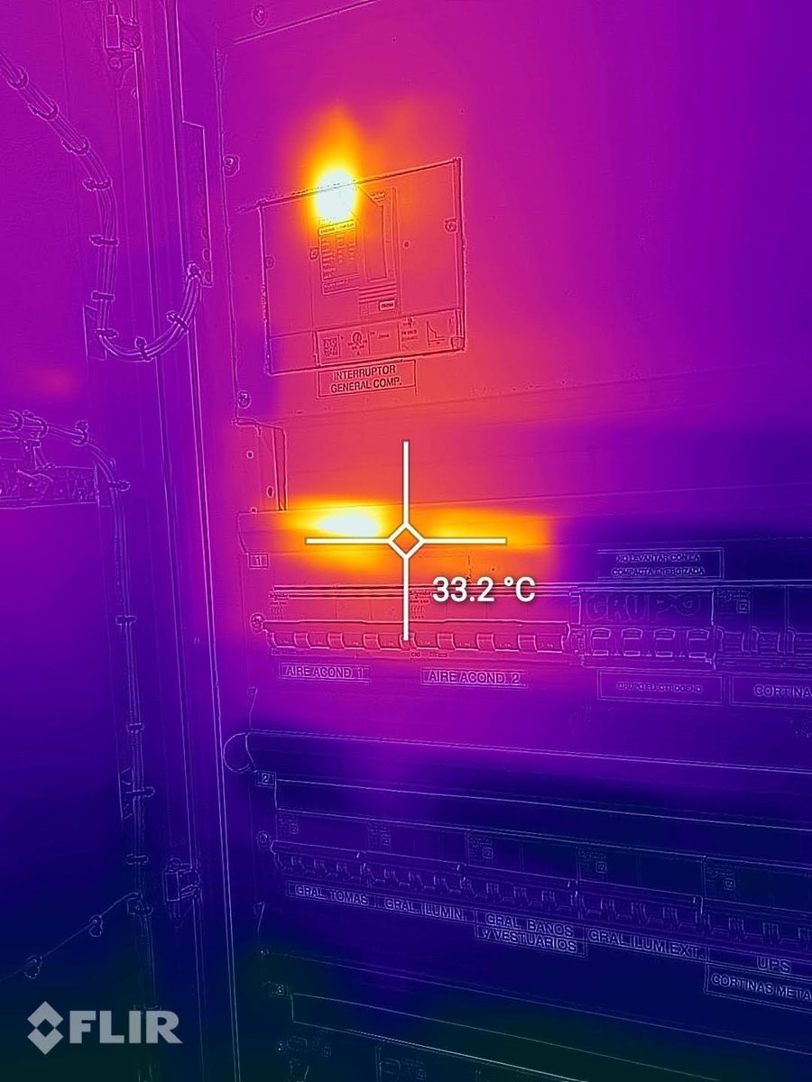 Termografía FLIR en circuitos de climatización de tablero principal.